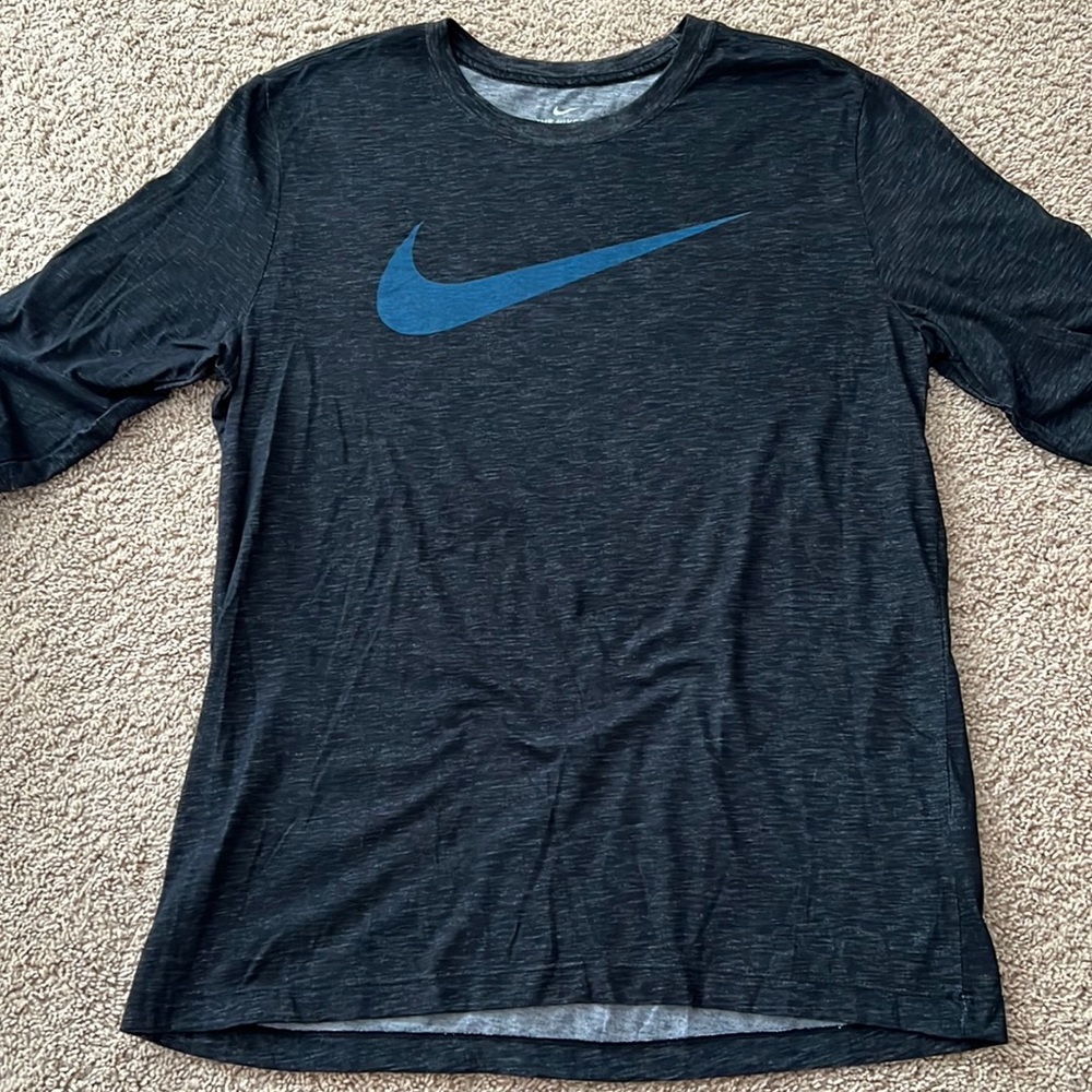 Men’s Nike long sleeve tee